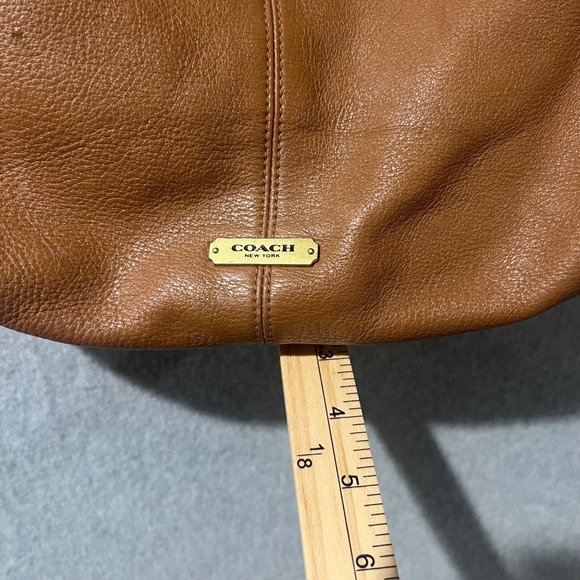 Coach Pebble Leather Hobo Shoulder Bag Tan Medium Brass buckle Classic vintage - Picture 5 of 11